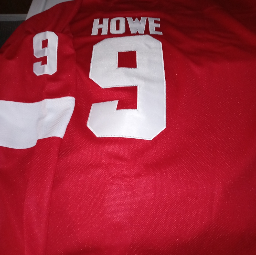 Free Shippin#9 Gordie Howe jersey size L.. you wear same design worn by the pro. - Picture 5 of 10